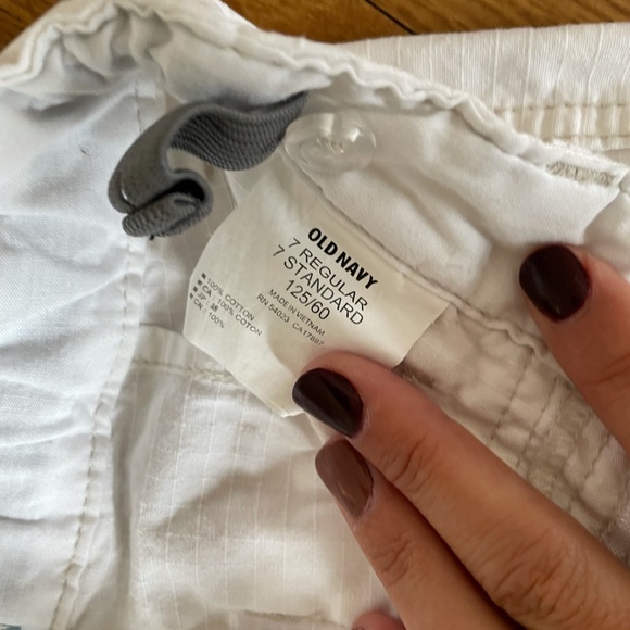 Old navy white cargo shorts - Picture 3 of 5